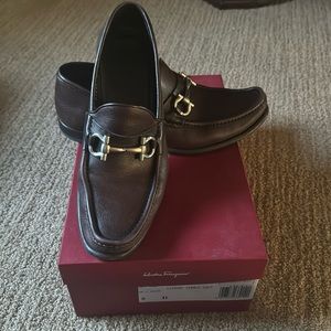 Salvatore Ferragamo loafers. Brushed nickel detail. Mens size 8.